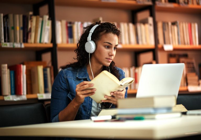 woman online learning